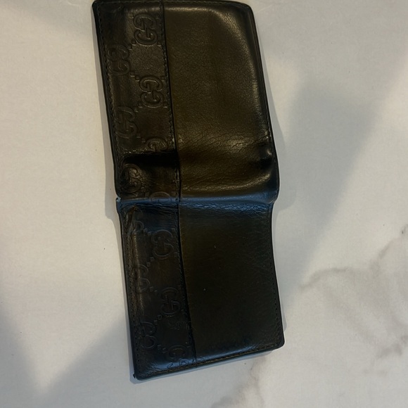 Authentic Gucci Wallet Mens GG Embossed wallet in olive green and black - Picture 3 of 8